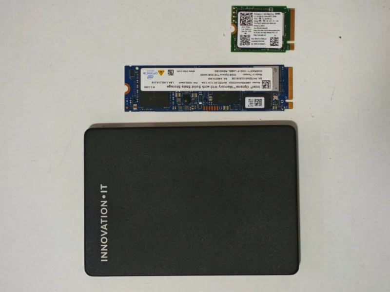 SSD 2,5 ιντσών και δύο SSD M.2