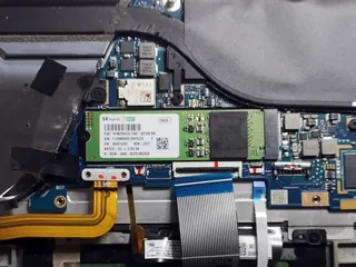 SSD M.2 τοποθετημένο σε μητρική laptop